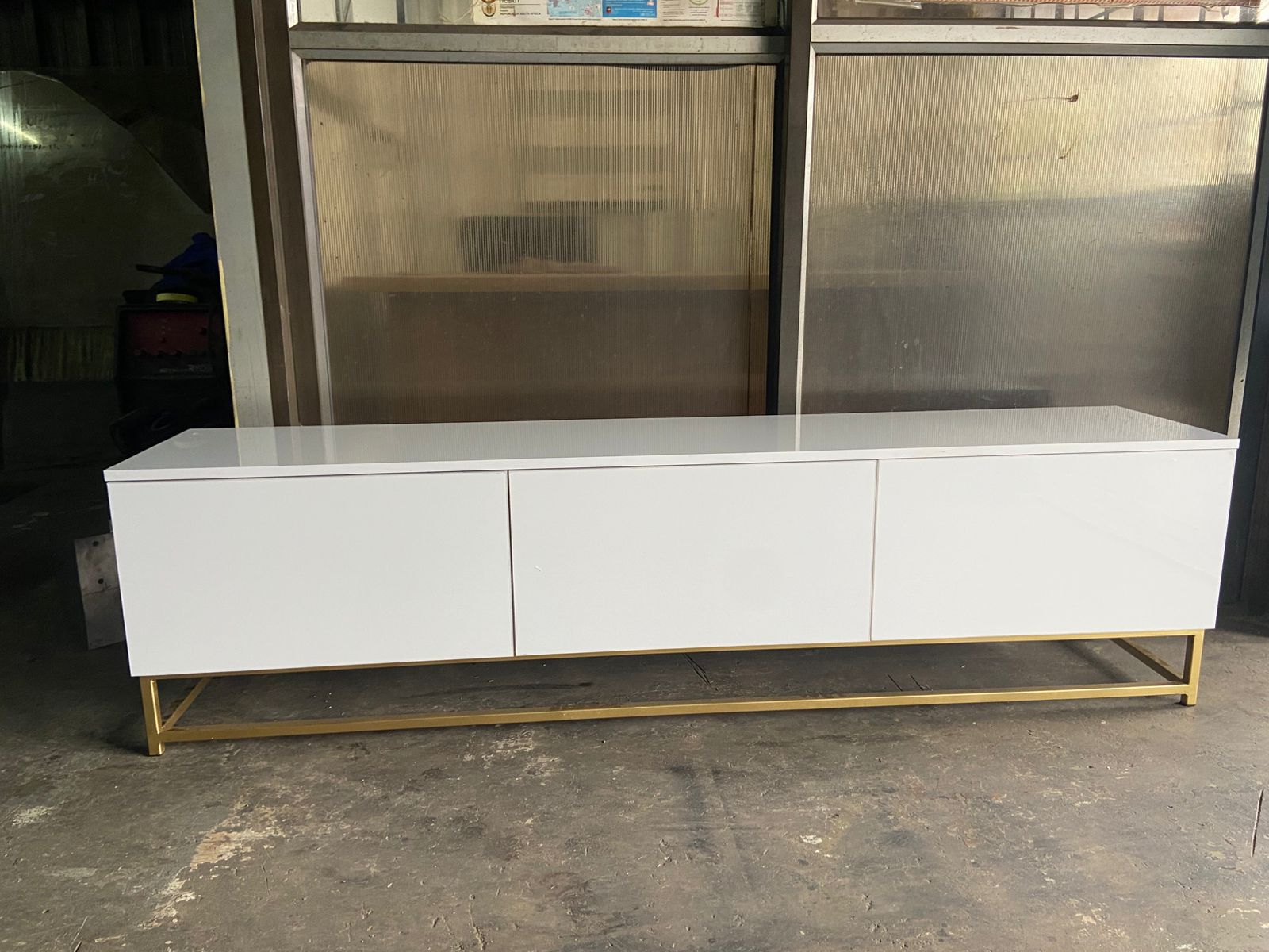 Tv stand