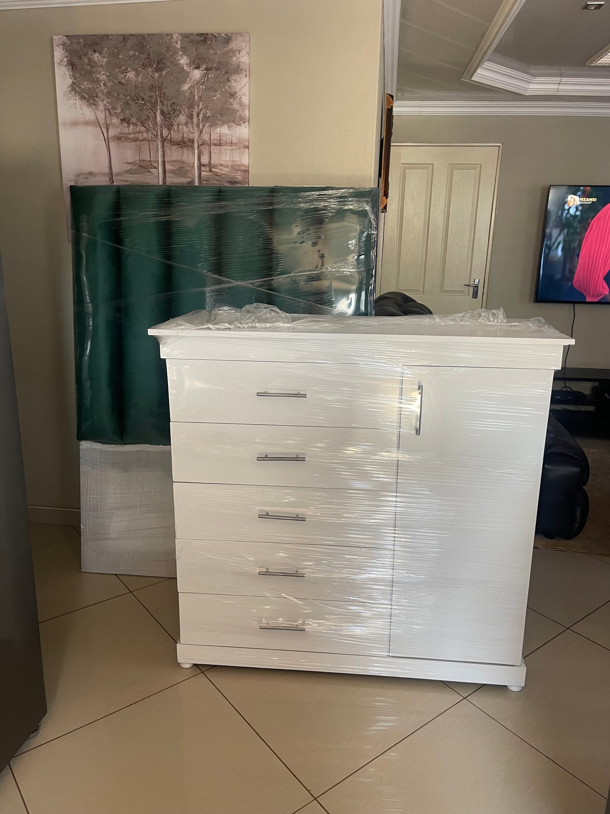 CHEST OF DRAWER