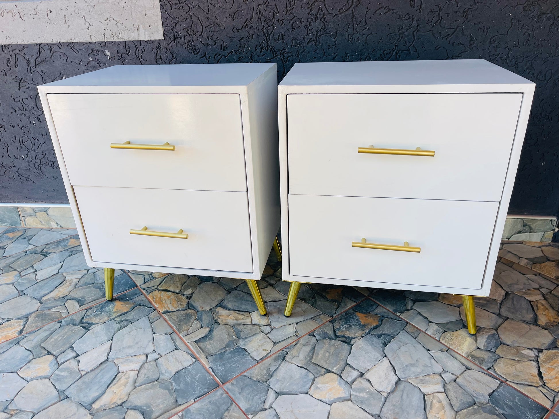 Side bed pedestals