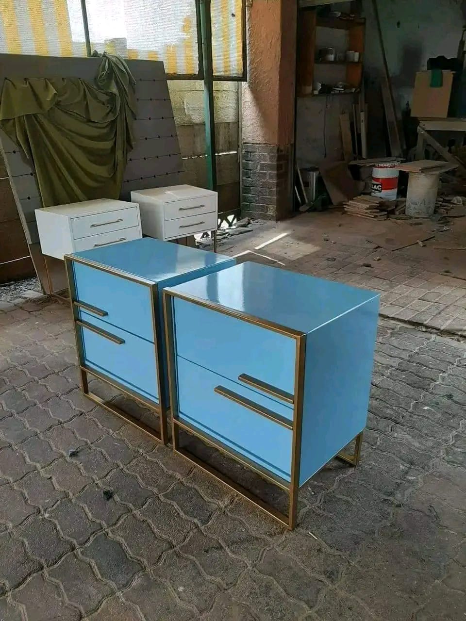 GLOSS BED SIDE PEDESTALS