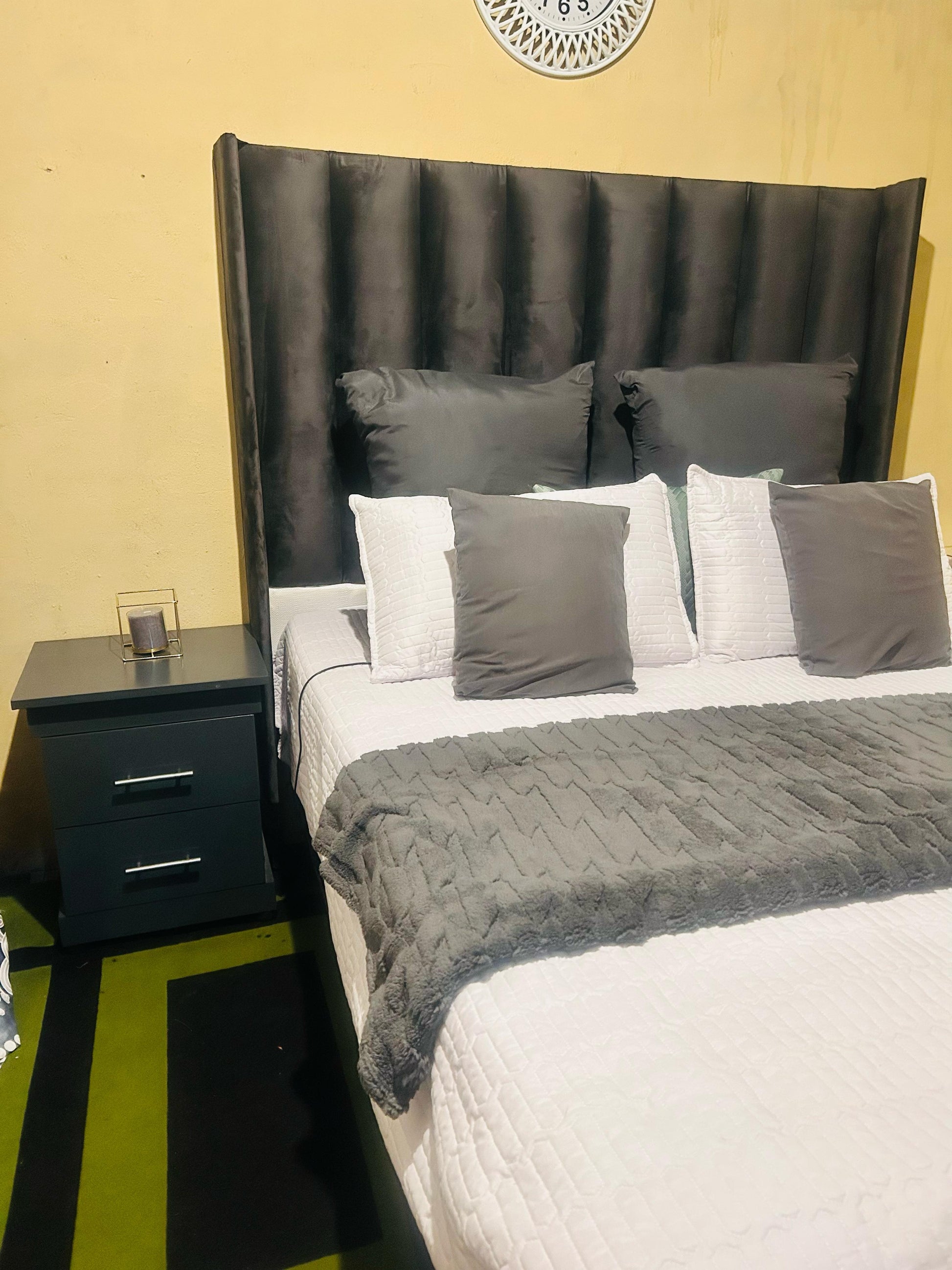 Grey panel set
