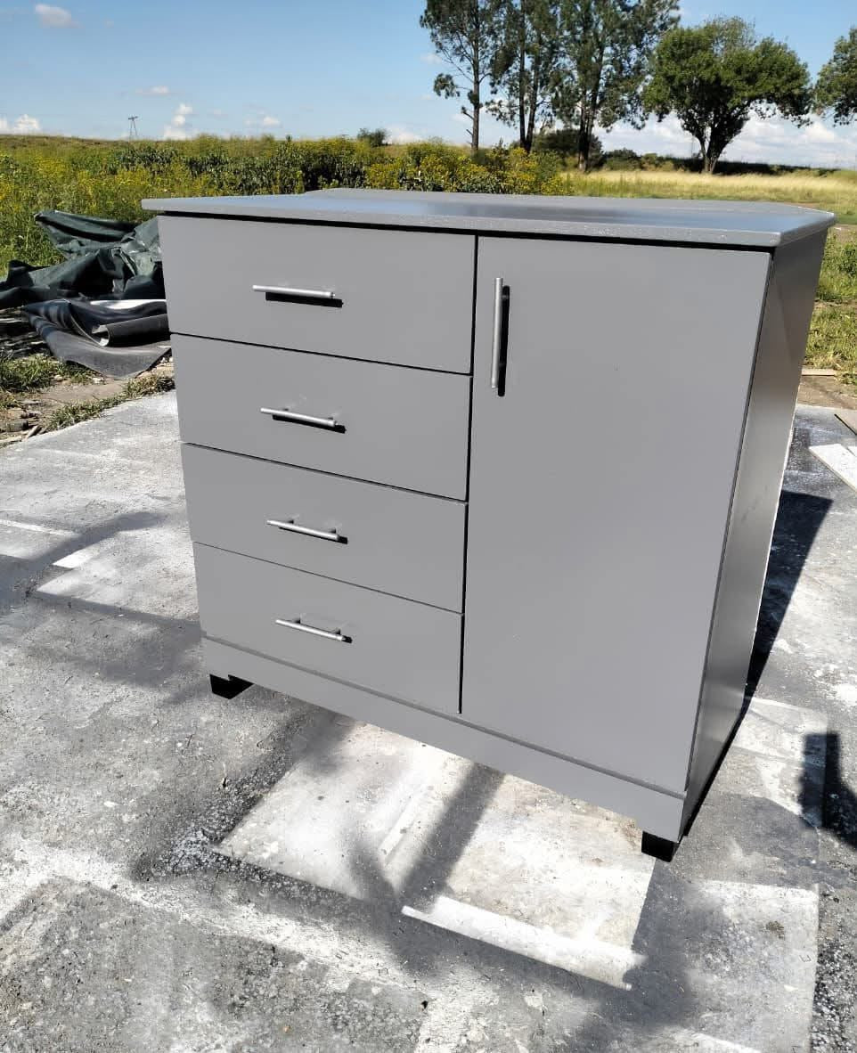 CHEST OF DRAWER