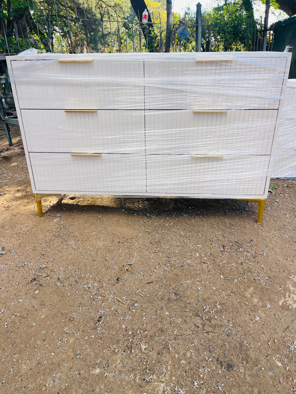 Mega Ruby chest of drawer